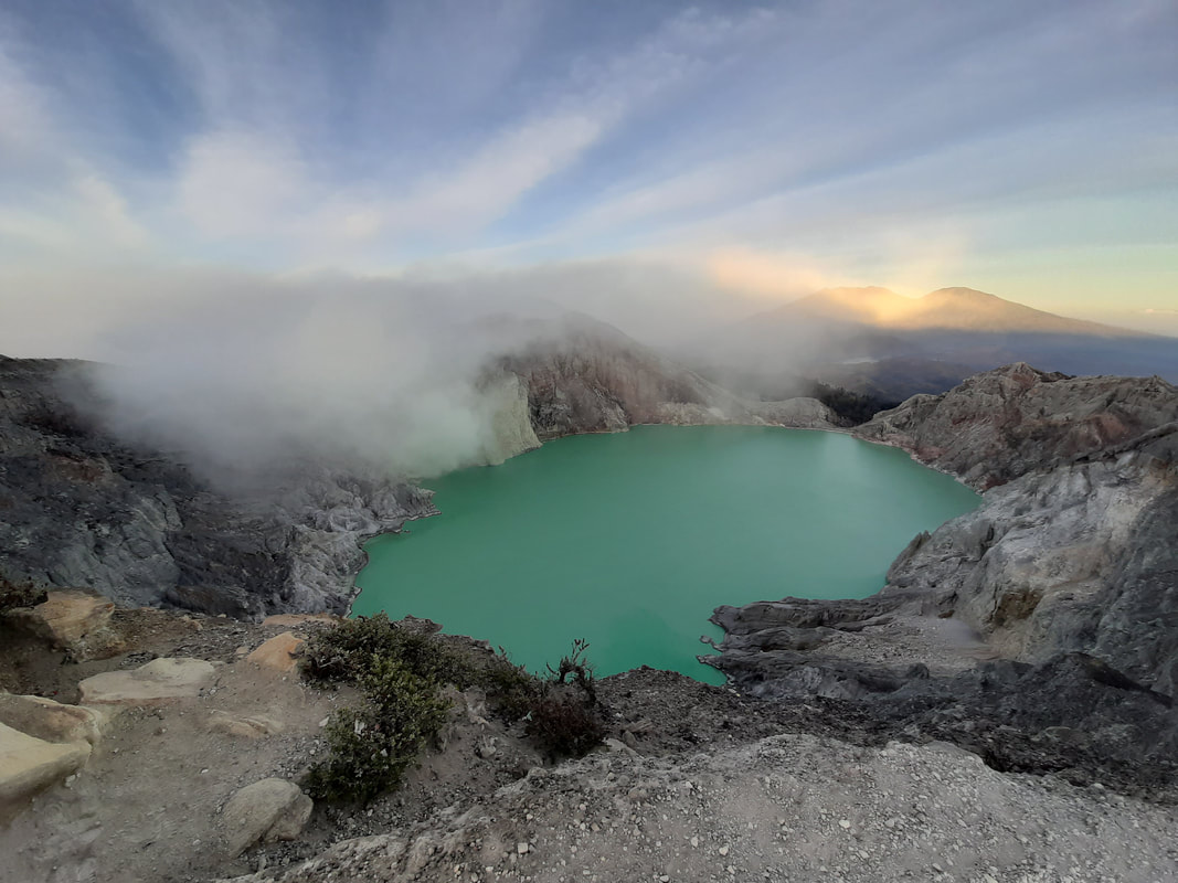 Ijen crater 